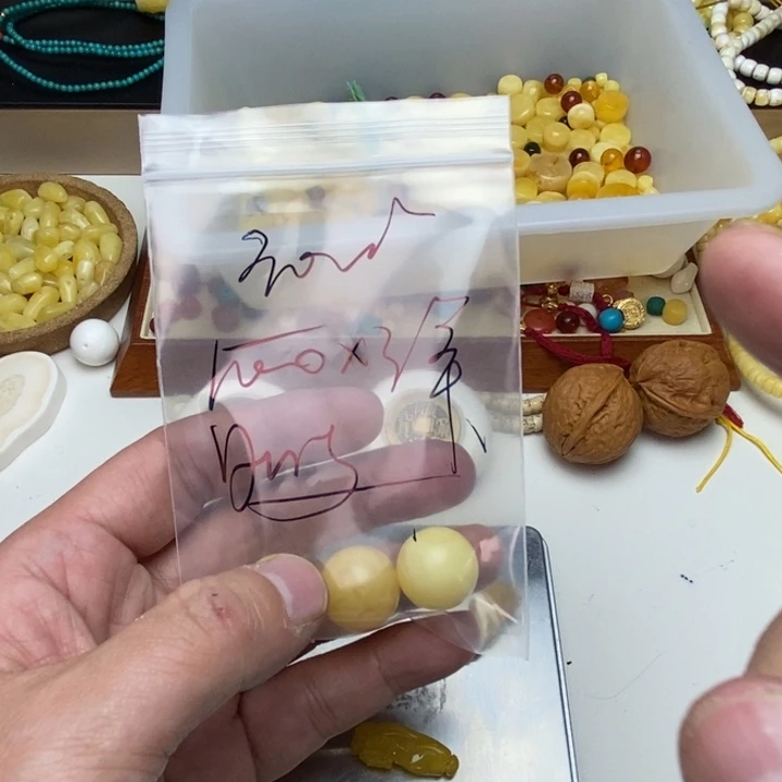 琥珀裸石未镶嵌宋*