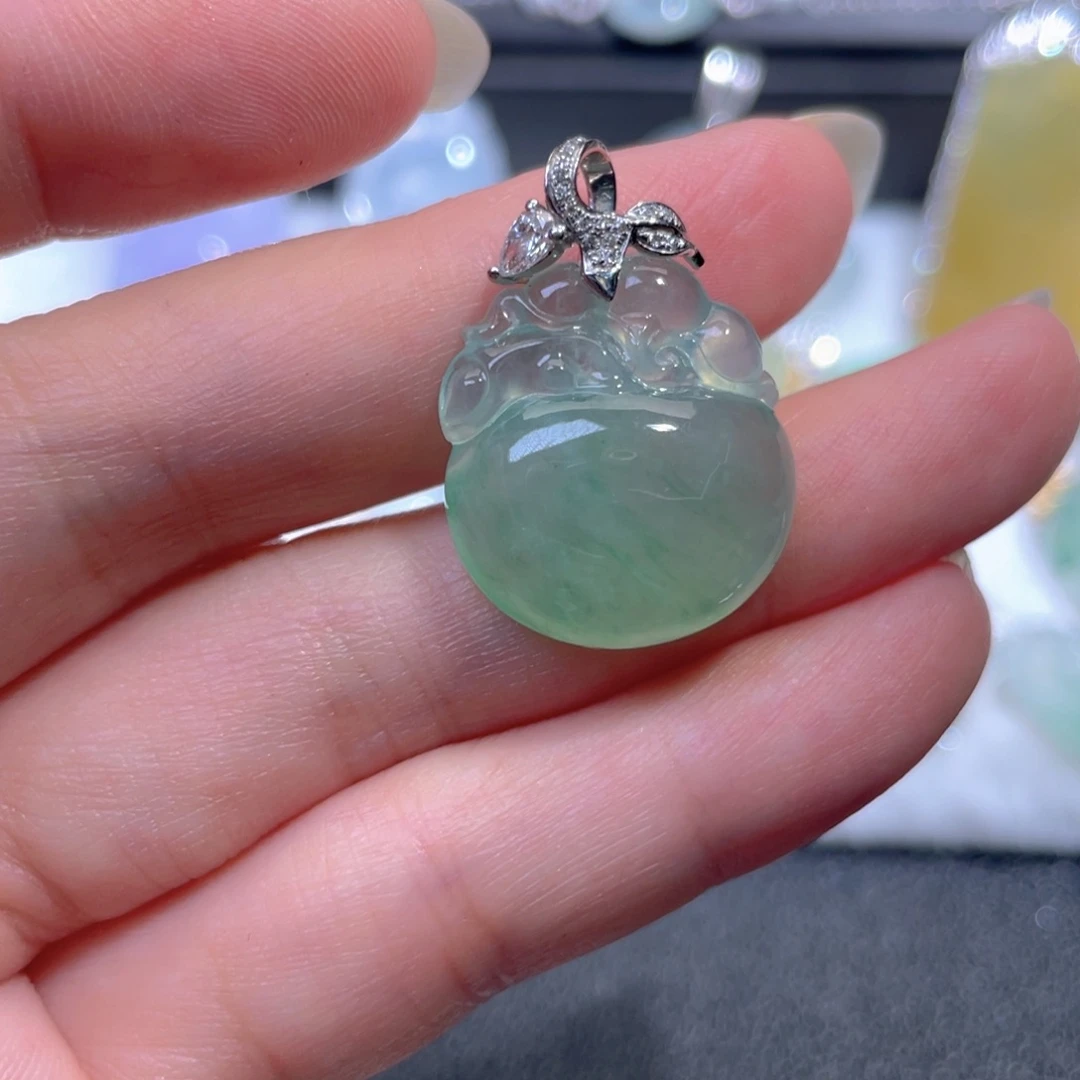 翡翠18K金镶嵌颈饰翡翠
