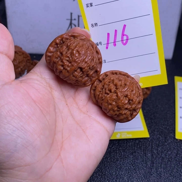 文玩核桃把件116/37闷白色差