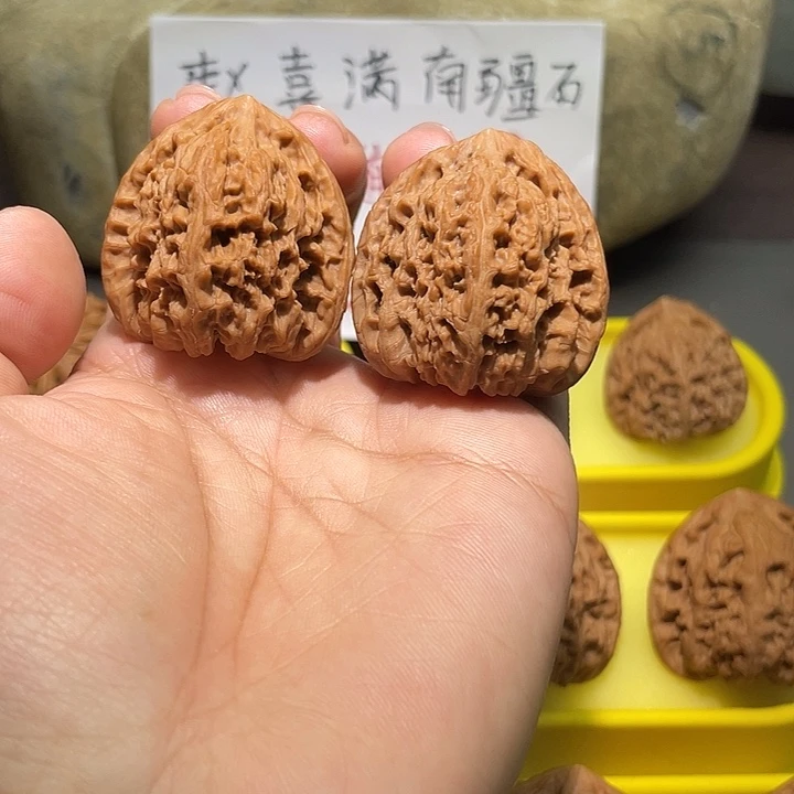 顺***安文玩核桃把件22号，37尺全品三角疆