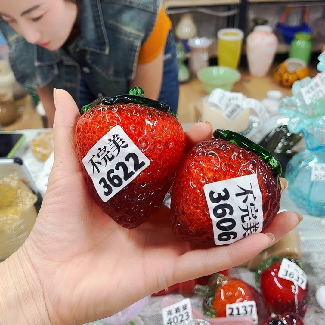 夏***冰2个草莓 黑点 家悦琉璃工艺品不完美