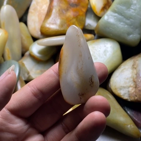 未镶嵌和田玉（糖玉）挂件