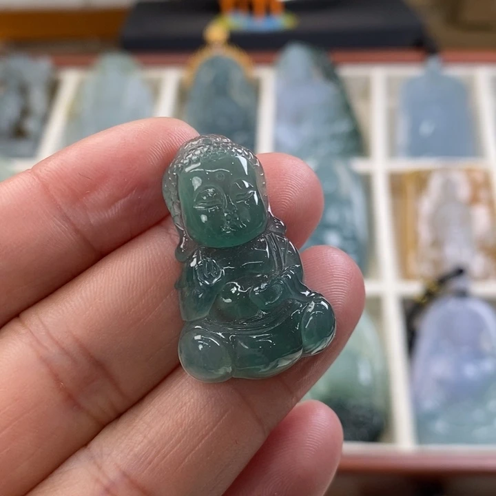 翡翠颈饰未镶嵌翡翠