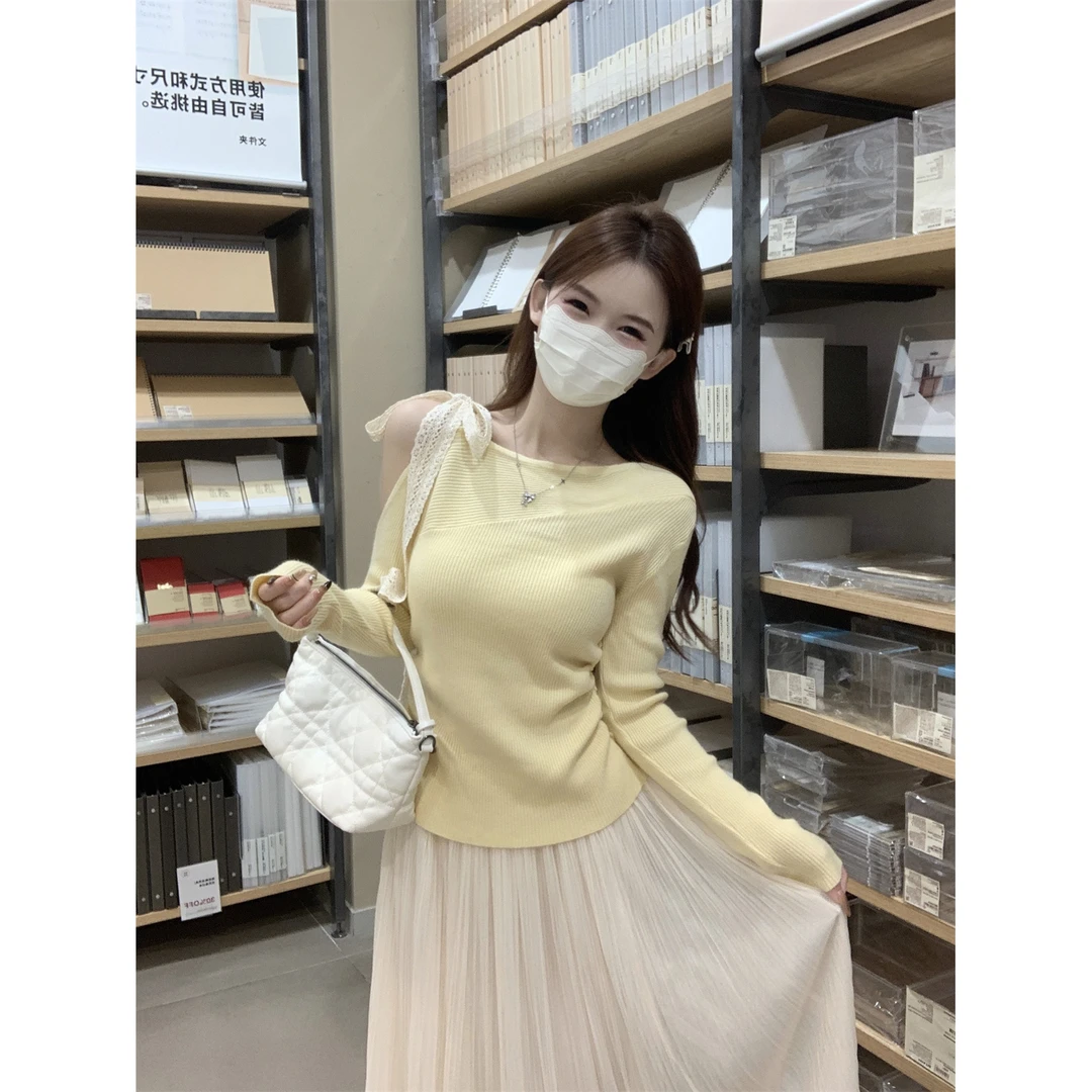 甜美风蝴蝶结系带长袖针织衫女春秋新款减龄软糯时髦黄色露肩毛衣