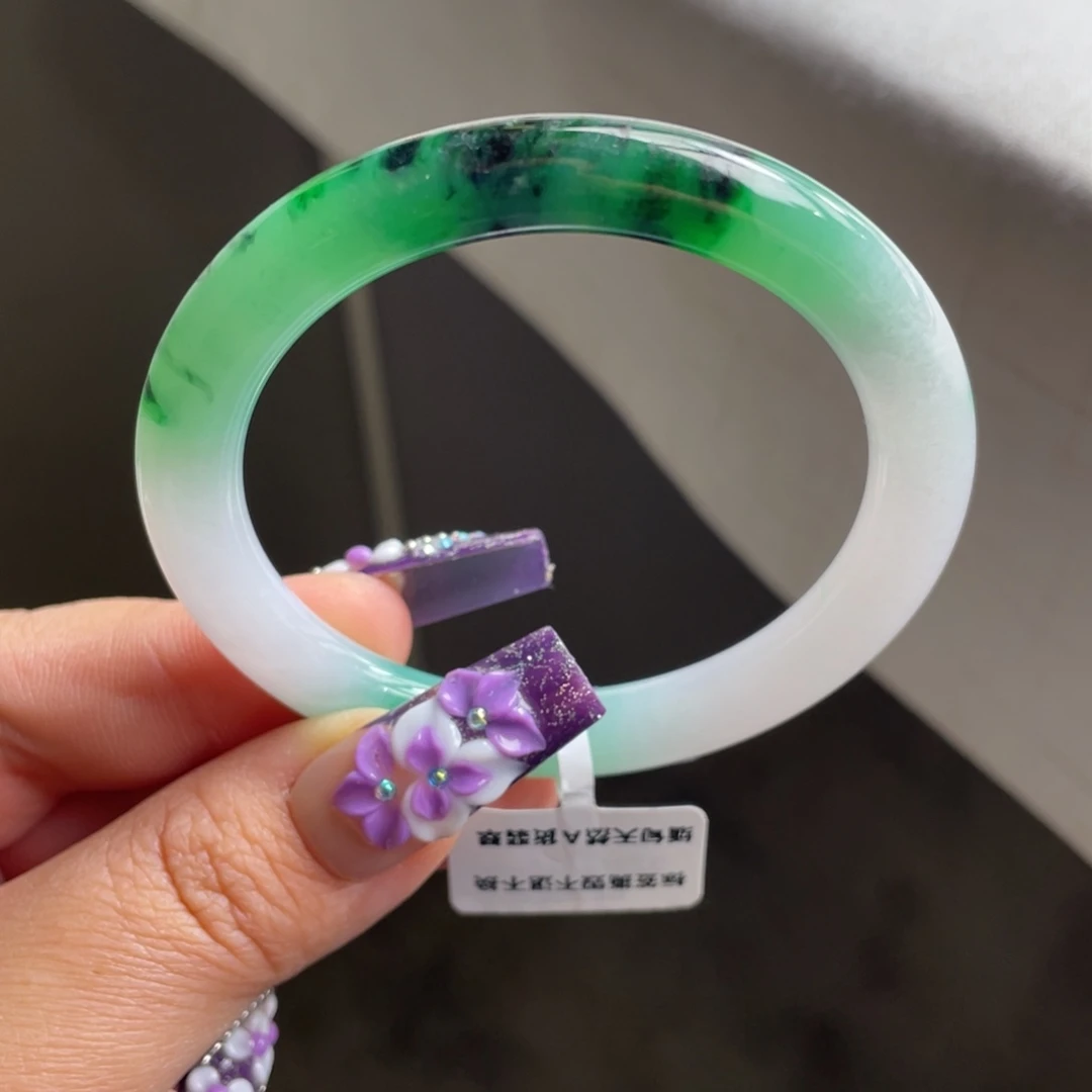 翡翠未镶嵌手镯特色绿飘花圆条手镯