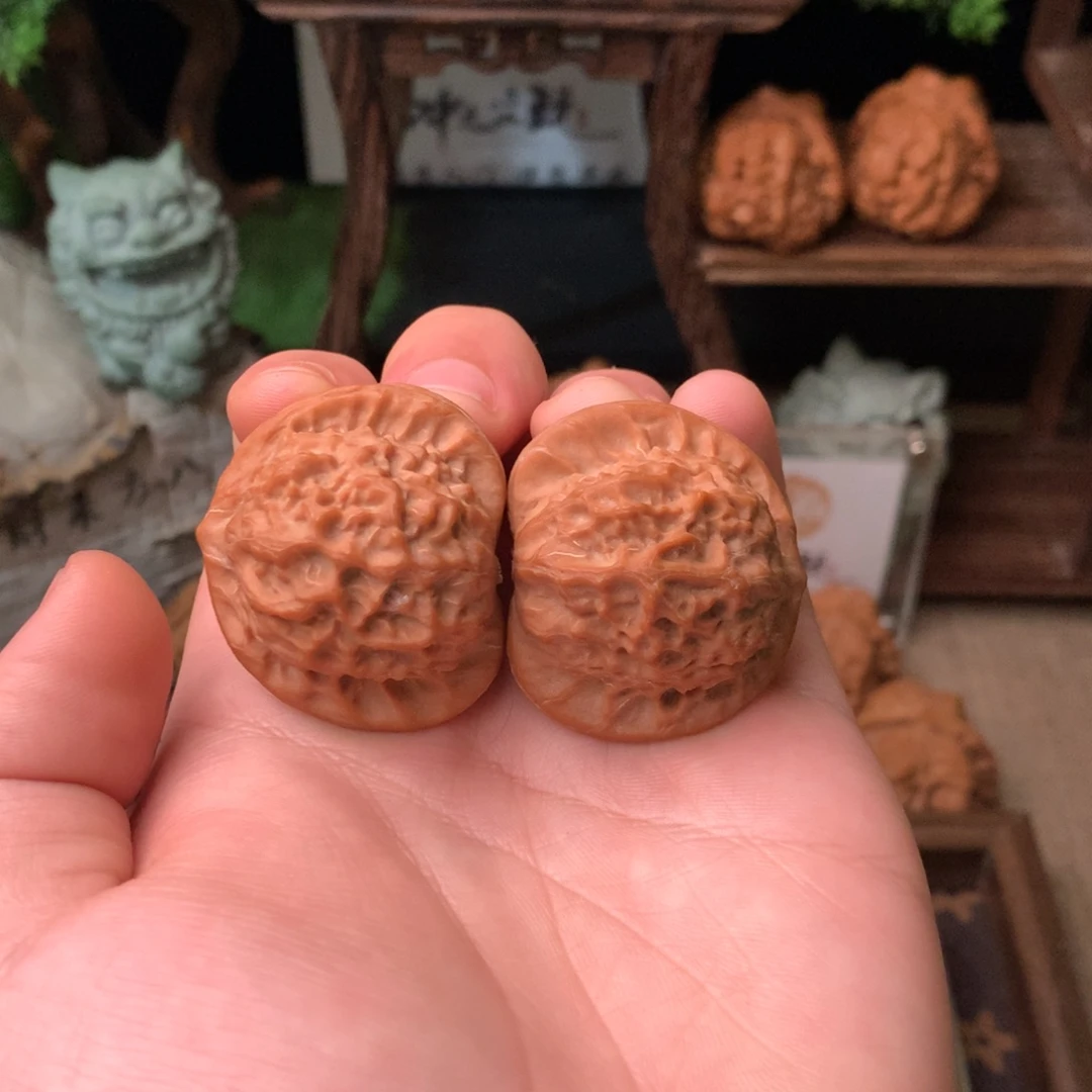 文玩核桃把件40尺寸瓷娃娃