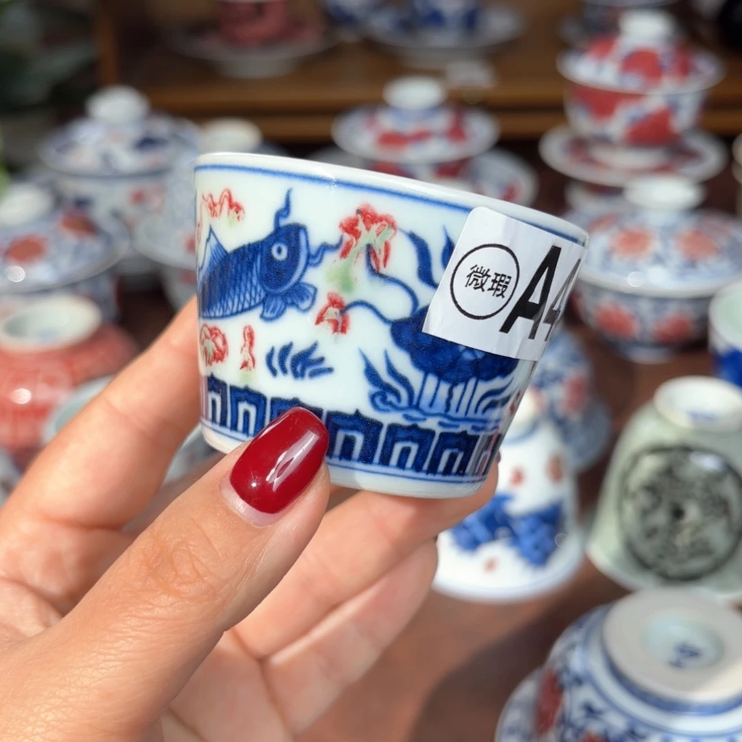 微瑕青花釉里红鱼藻小可乐杯