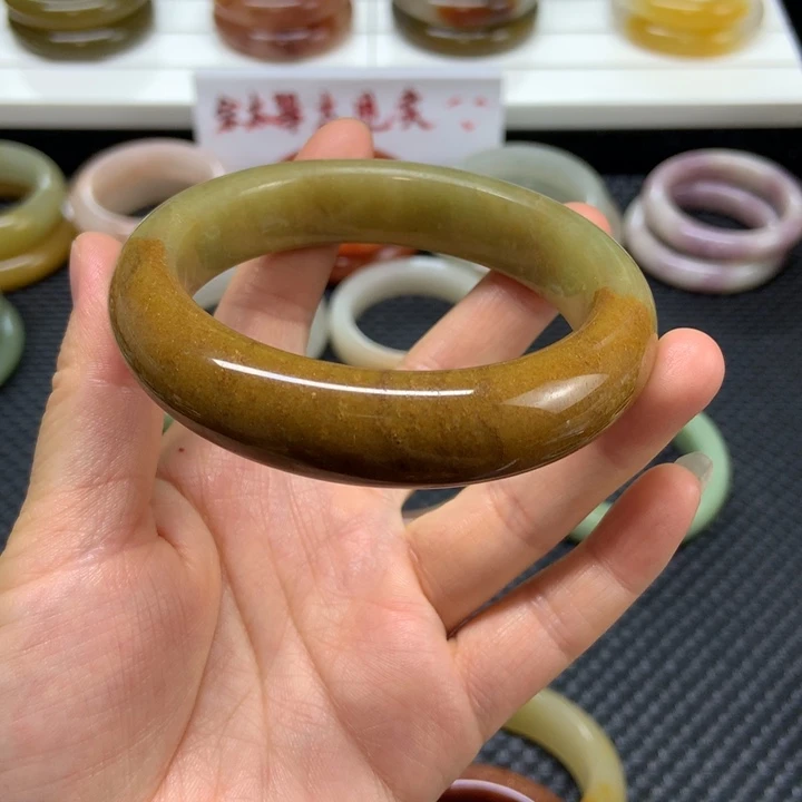 未镶嵌手镯石英质玉