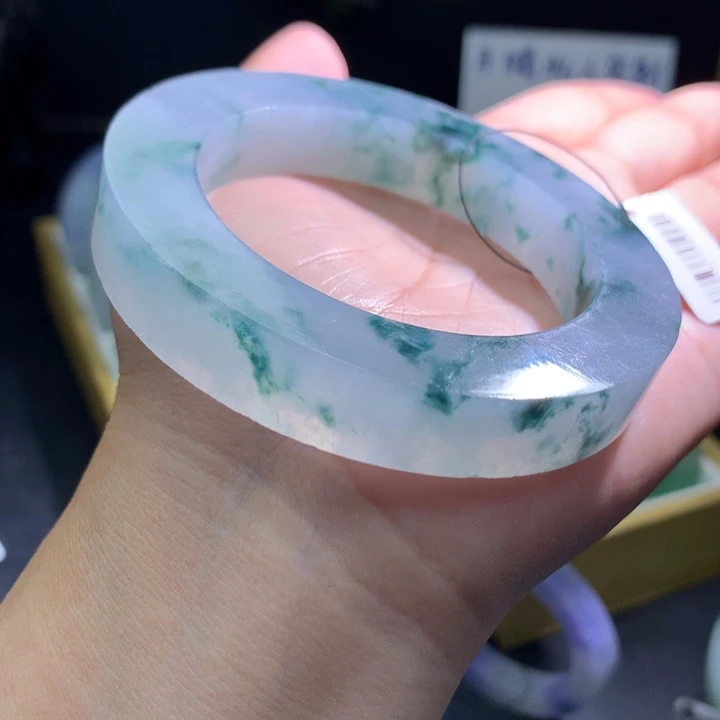 定制翡翠未镶嵌翡翠手镯