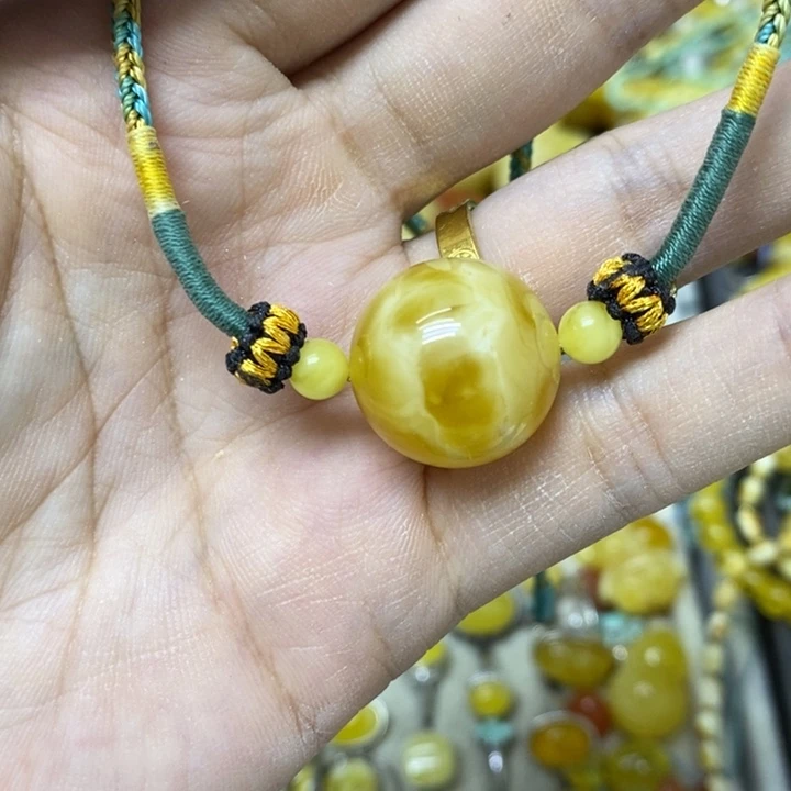 蜜蜡未镶嵌裸石吊坠