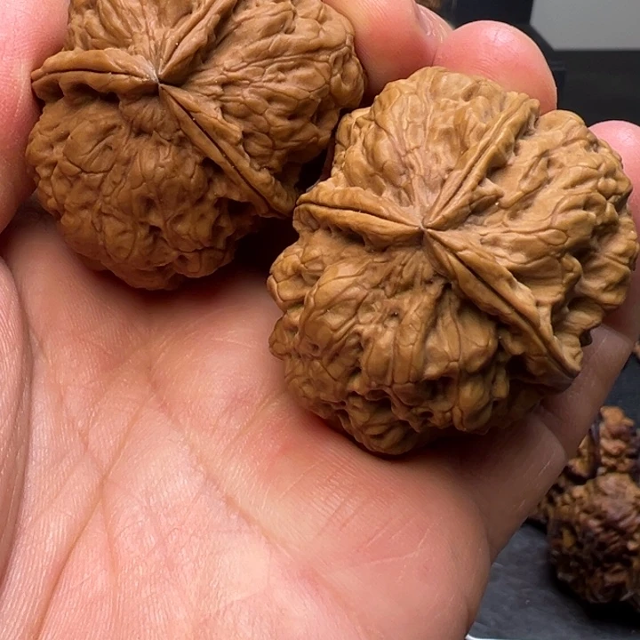 文玩核桃把件九五玄包三棱44mm