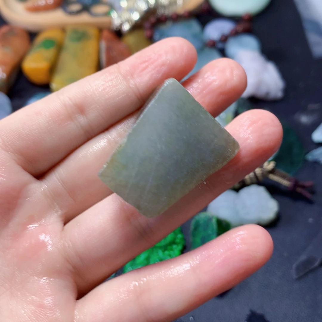 翡翠未镶嵌颈饰076号