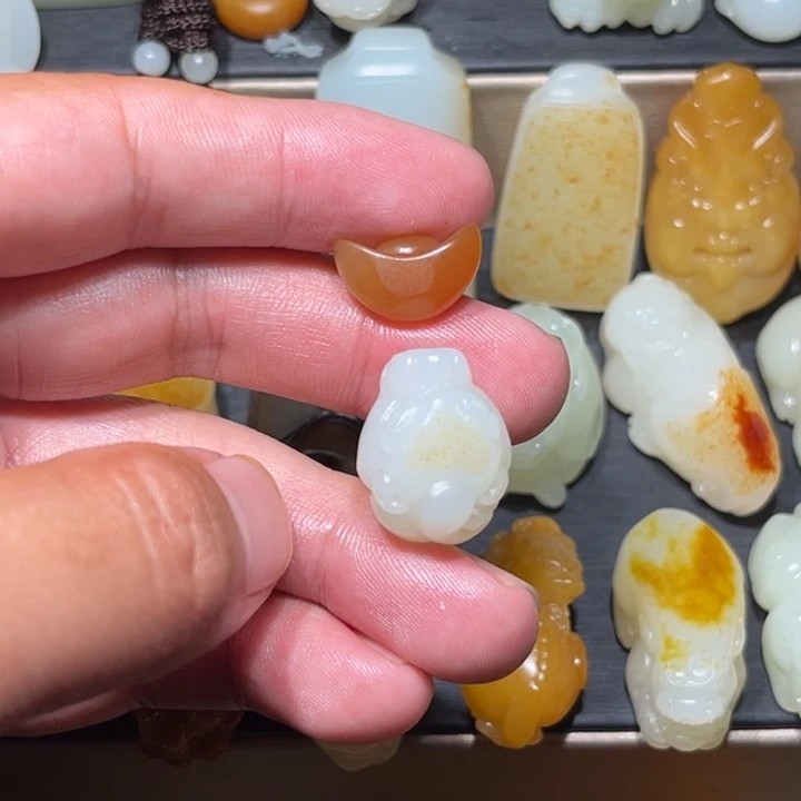 杨***丶和田玉未镶嵌颈饰