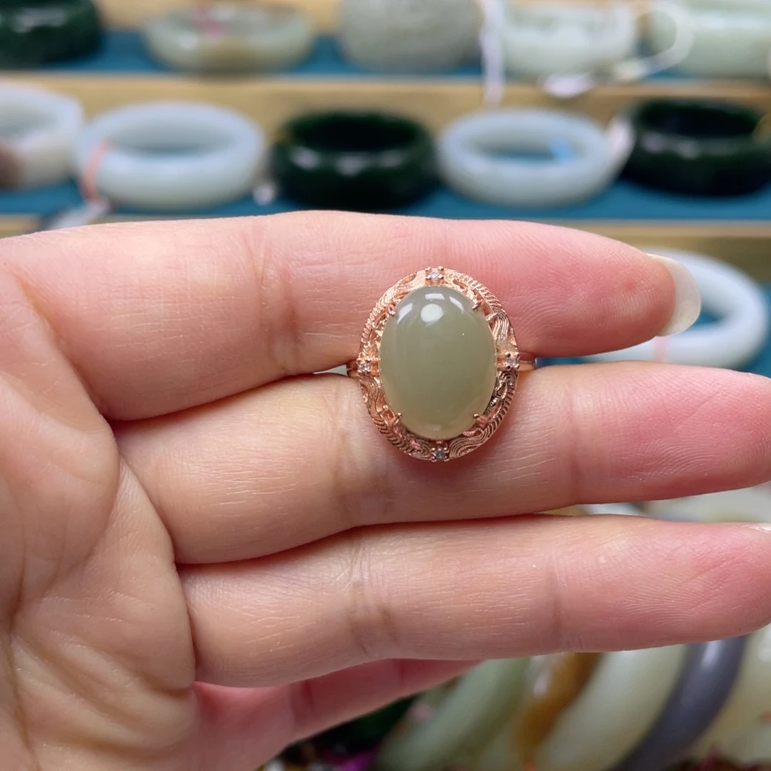 未镶嵌戒指和田玉