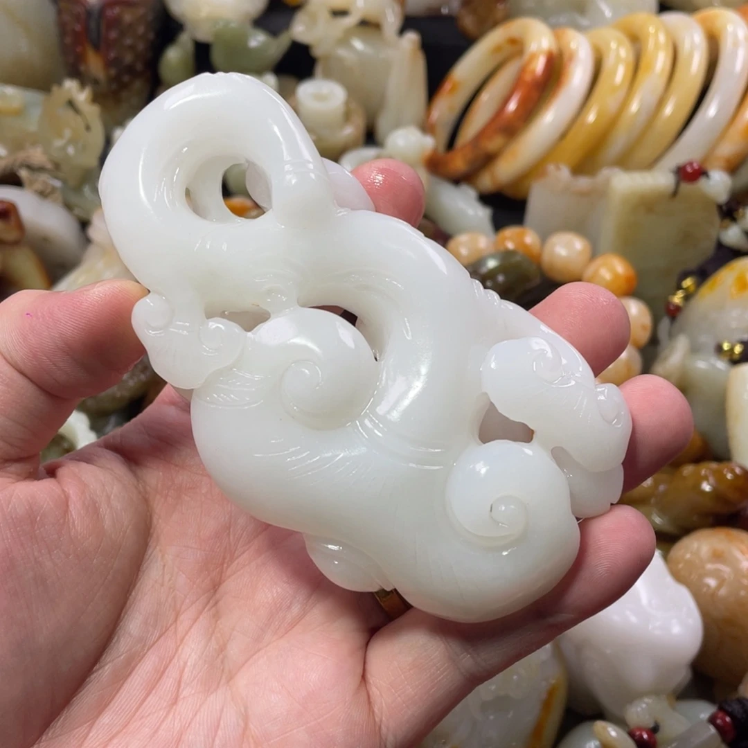 和田玉未镶嵌把件