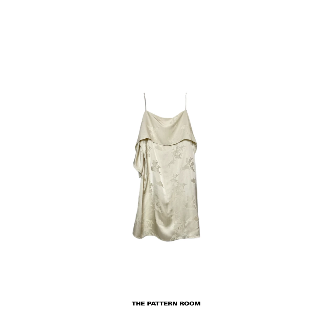 The pattern room | 摩登东方简结构流光提花吊带裙