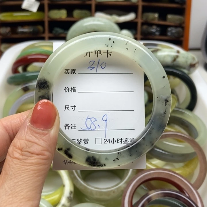 蛇纹石玉未镶嵌手镯