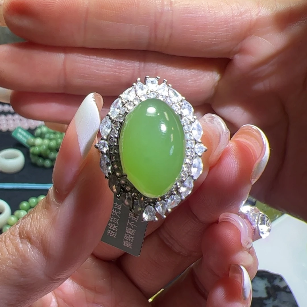 和田玉18K金镶嵌颈饰