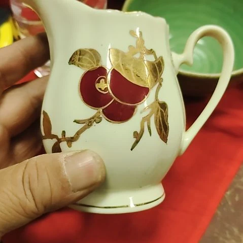 瓷片盘子，碗，瓶子，沙锅，茶壶，微瑕疵！