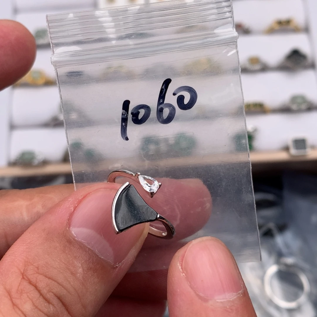 刘***心未镶嵌戒指翡翠1060