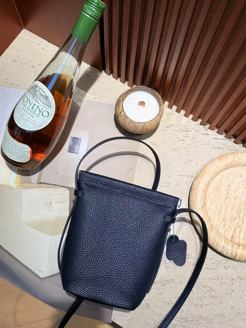 【香姐推荐】【6217】2025新款单肩斜挎真皮设计感手机包