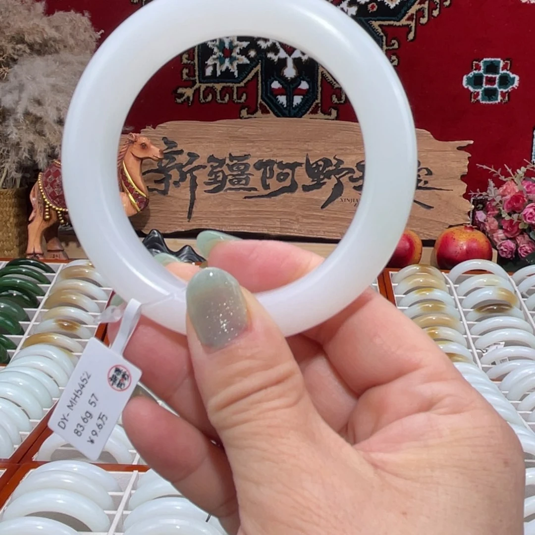 未镶嵌手镯和田玉天然优雅气质且末老料