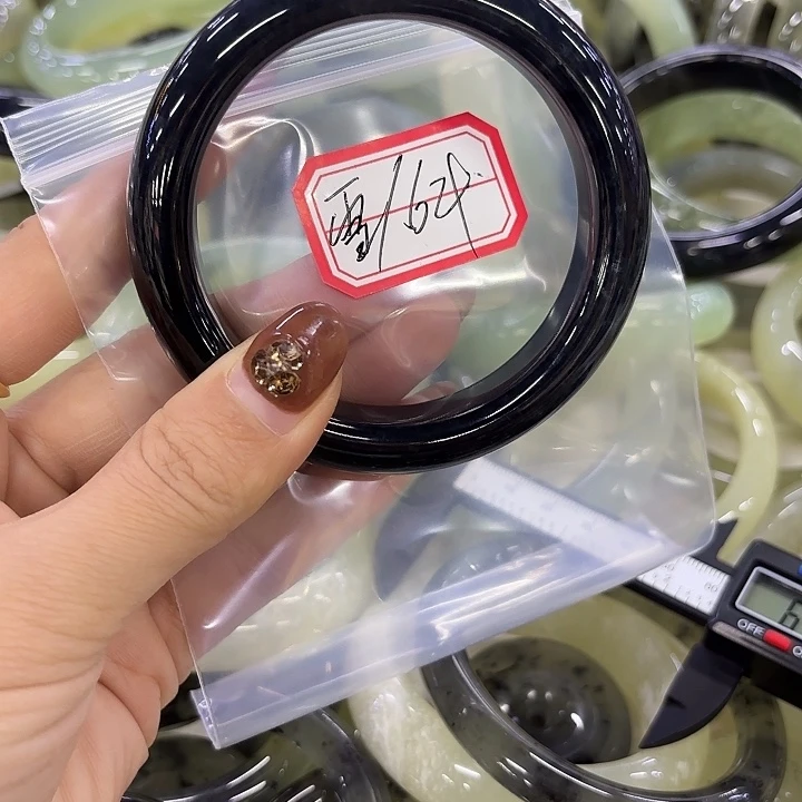 雪***茹蛇纹石玉未镶嵌岫玉手镯