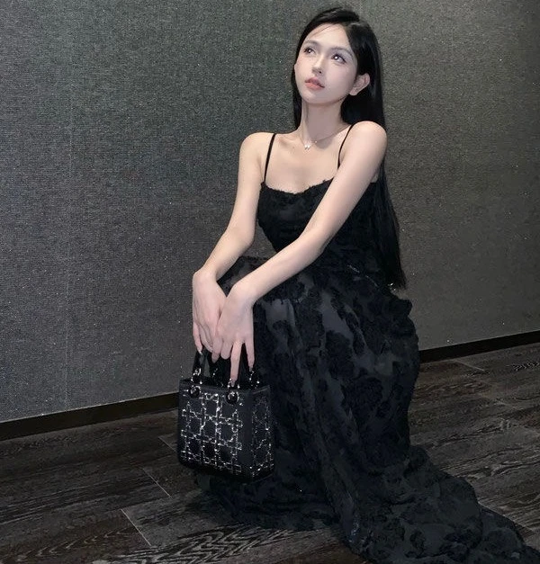 赫本小黑裙法式气质名媛御姐高端精致连衣裙宴会晚礼服吊带长裙子