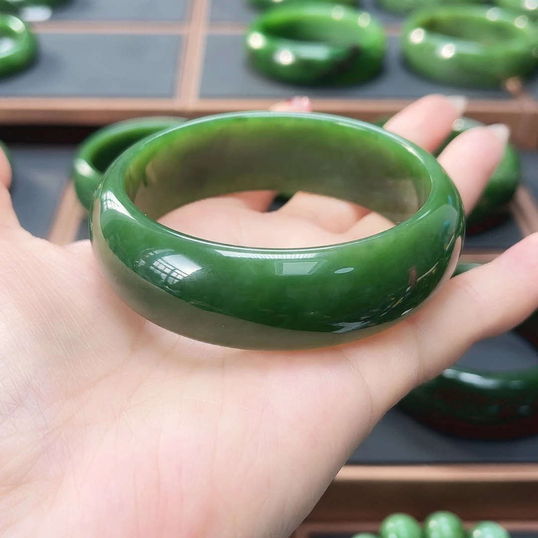 和田玉（碧玉）未镶嵌手镯
