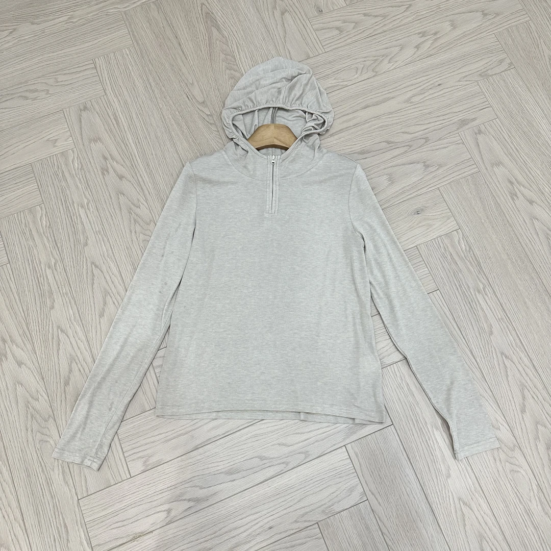 陈邓邓  25春夏新款简约休闲轻薄款半拉链连帽长袖衫 1025