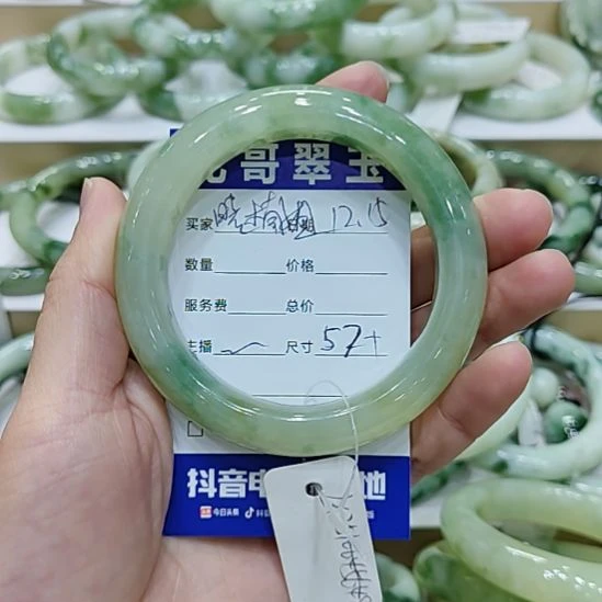 晓***姐透闪石-蛇纹石玉未镶嵌手镯