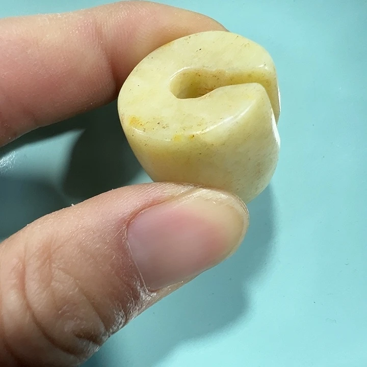 透闪石质玉未镶嵌挂件