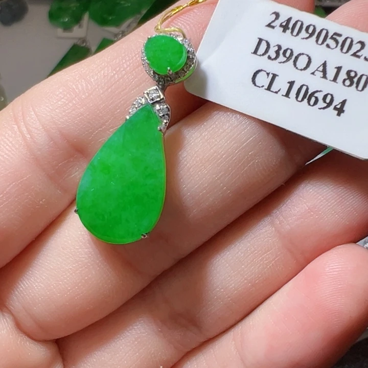 翡翠18K金镶嵌颈饰翡翠