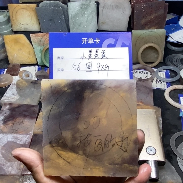 石英质玉手镯未镶嵌小**美定制手镯