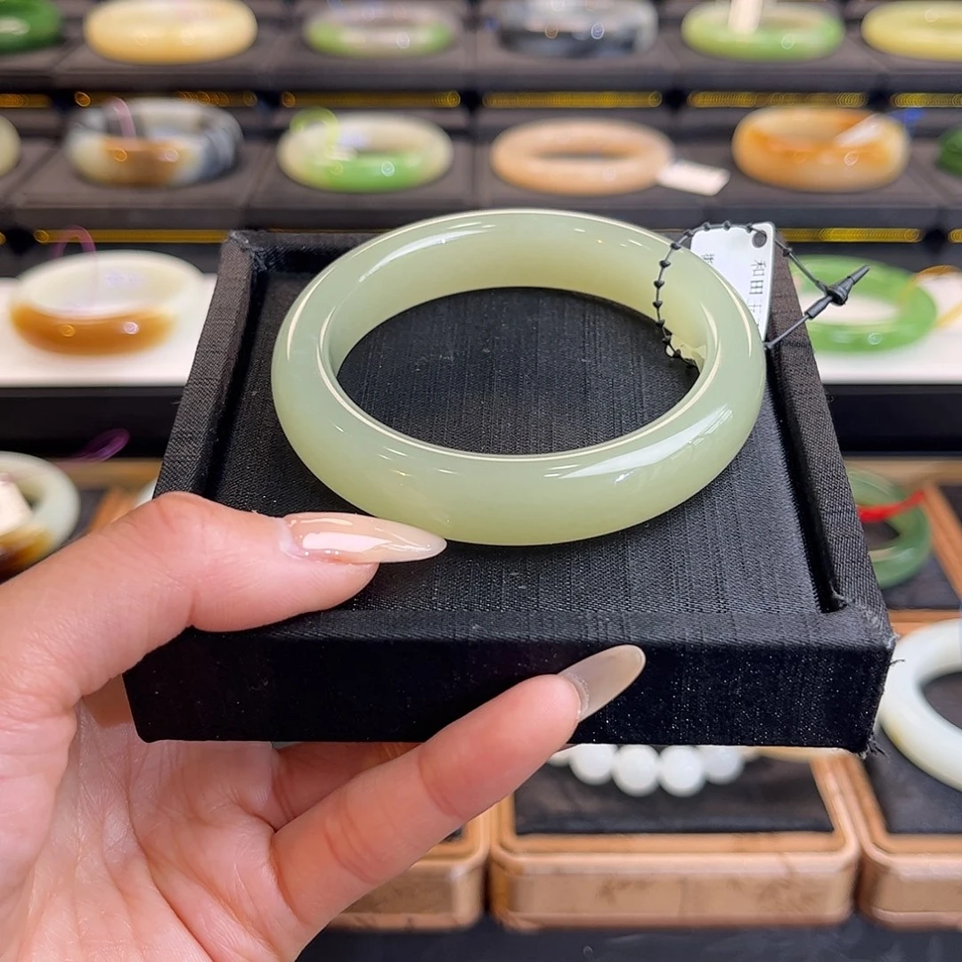 和田玉未镶嵌手镯56 57