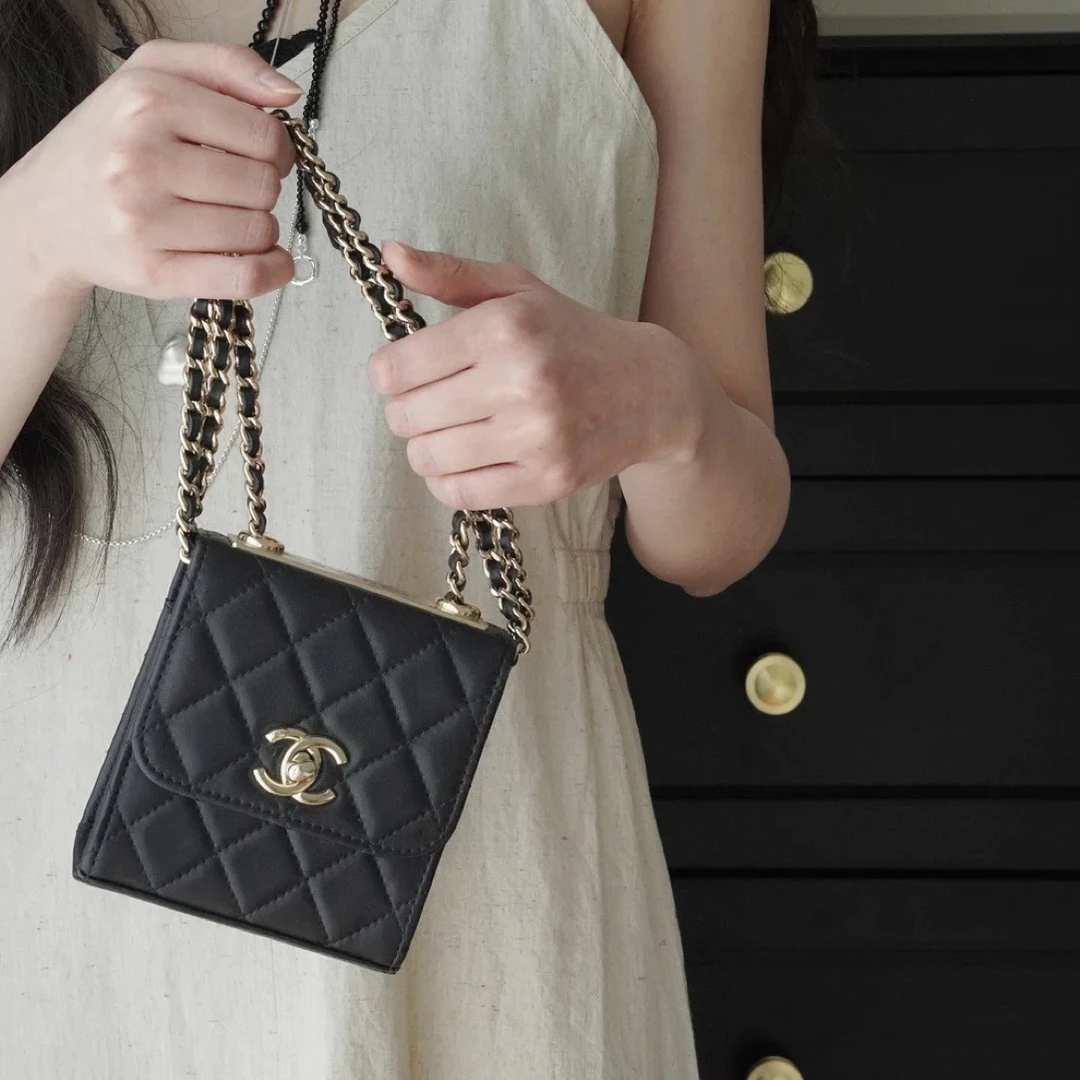 95新 Chanel/香奈儿 30开 黑金trendy cc mini手机包 裸包