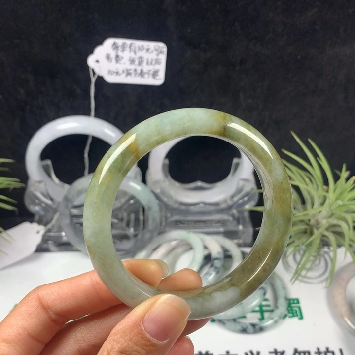 翡翠未镶嵌手镯42号。 55.4圈