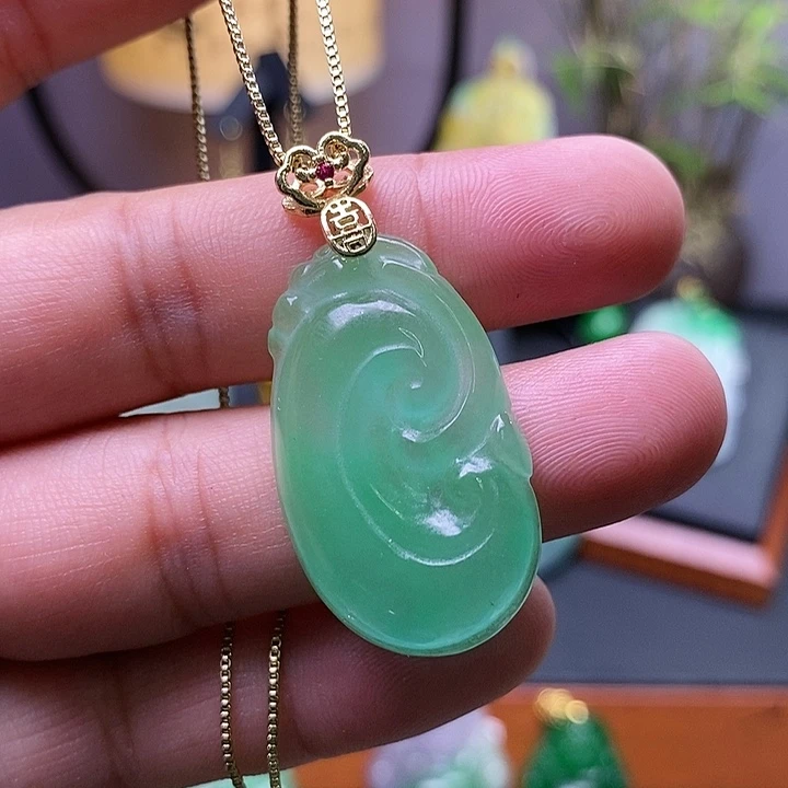 翡翠未镶嵌吊坠(赠链)