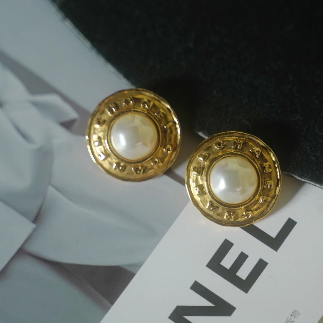 95新 Chanel/香奈儿 chanel字母珍珠耳钉