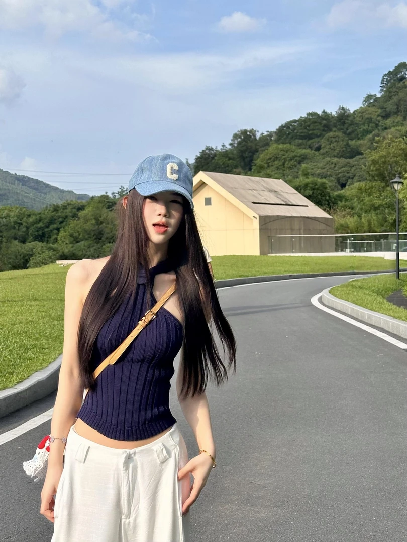 夏季新款纯欲慵懒风女装辣妹无袖挂脖针织吊带小众上衣垂感直筒裤