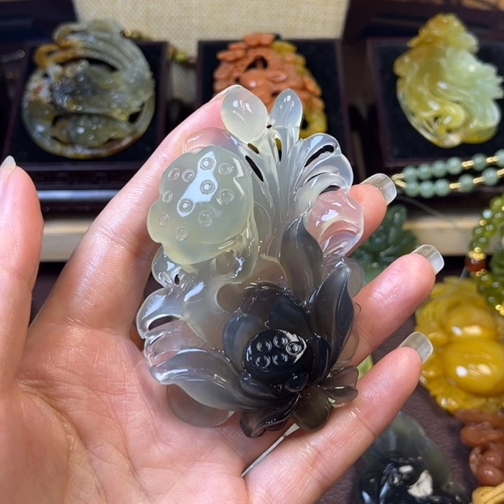 从***.蛇纹石玉未镶嵌颈饰