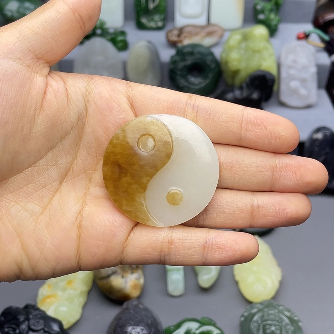 盖***虎颈饰未镶嵌和田玉