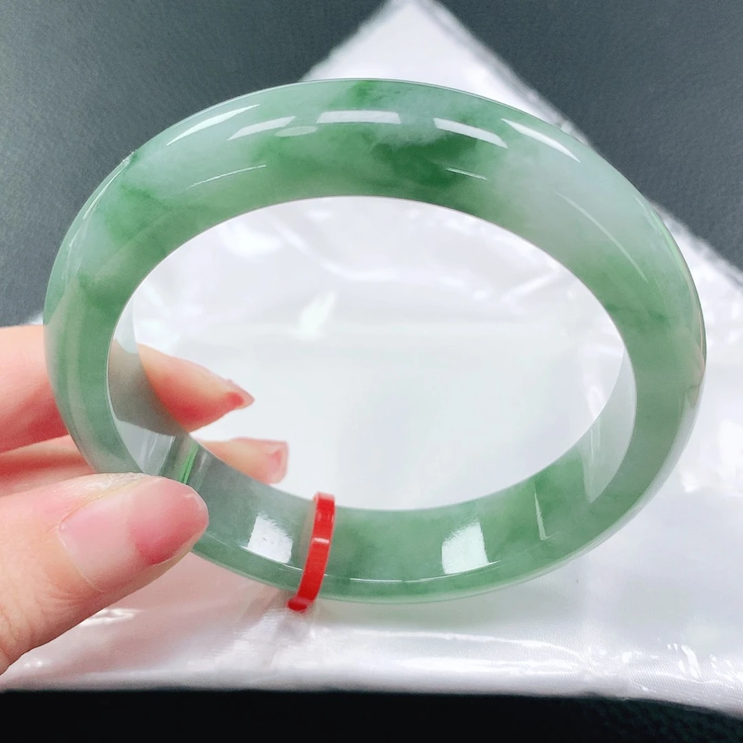 翡翠手镯未镶嵌56圈