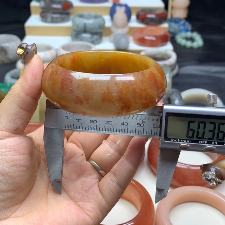 未镶嵌手镯石英质玉