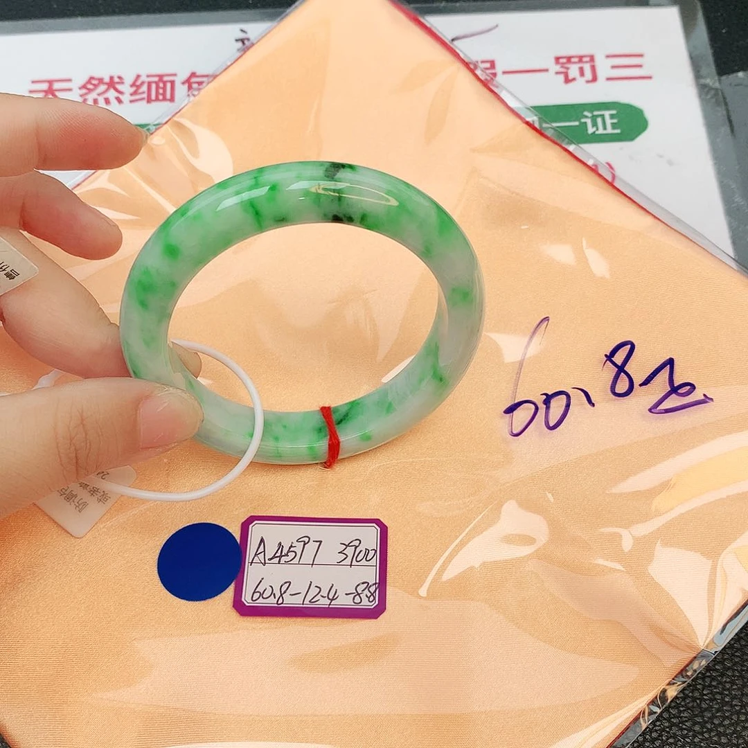 翡翠手镯未镶嵌缅甸翡翠