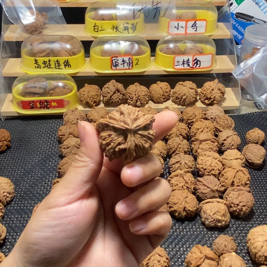 文玩核桃吊坠秋****?核桃三棱