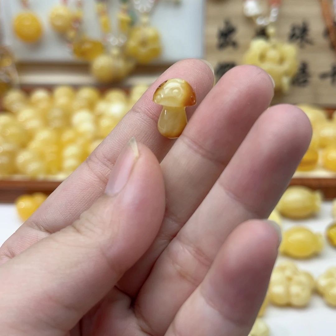 未镶嵌蜜蜡裸石配饰