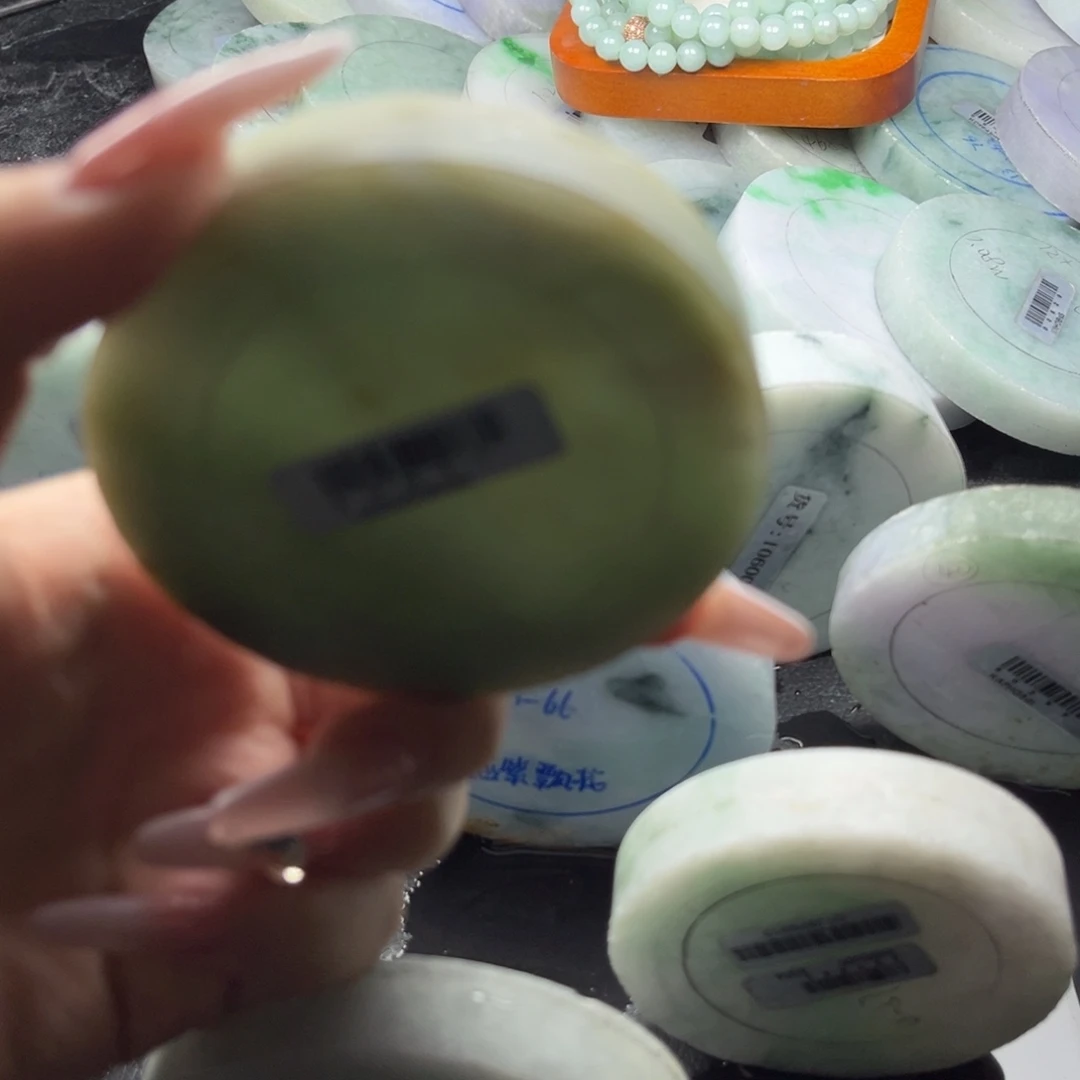 定制翡翠未镶嵌翡翠
