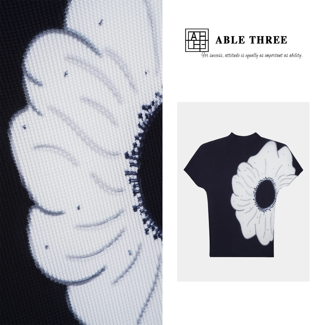 ABLE THREE【好莱坞】休闲黑白撞色花朵压褶高弹力上衣 ZE-SS9938