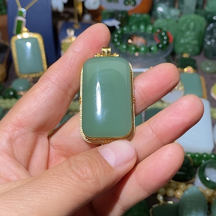 海***浪和田玉（碧玉）18K金镶嵌吊坠(不含链)